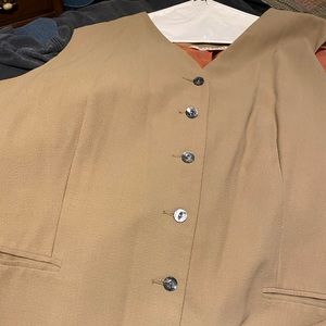 Melrose Woman Vest Sz 24 Beige-Fully lined classy!